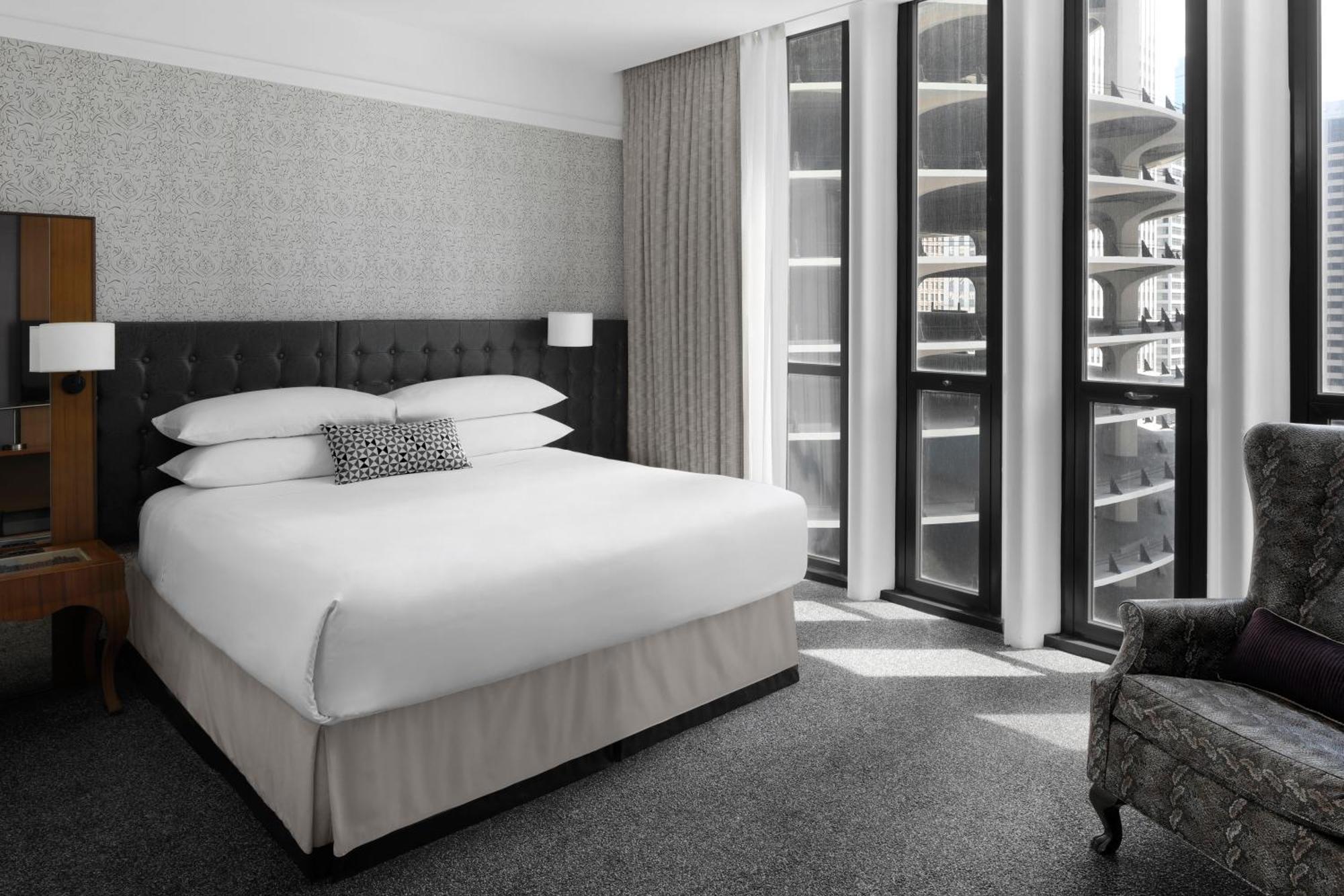 King Room with City View and Tub - Mobility Accessible
